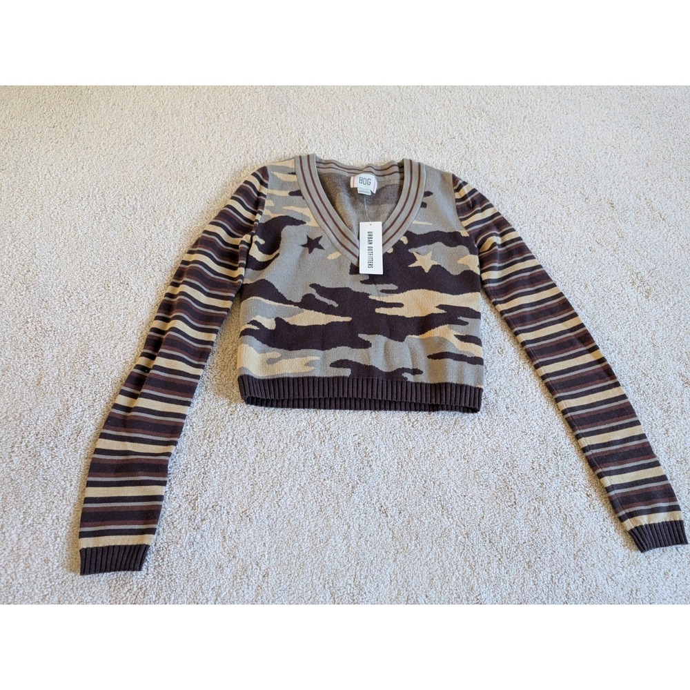BDG Urban Outfitters Womens Camo Crop Sweater Small NWT Addison V neck